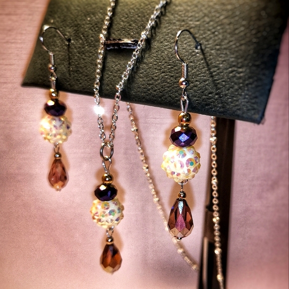 Handmade Swarovski Crystal drop earrings and pendant set - Picture 1 of 7